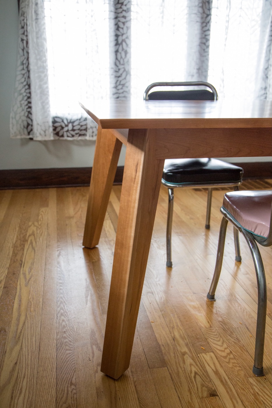 Cherry table leg detail